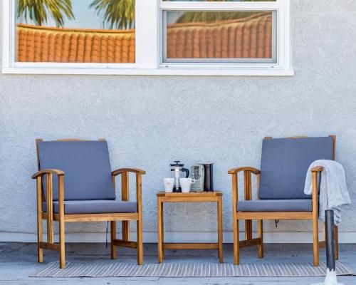 Cozy Sunny Brand-New Apt 1 Block From the Beach