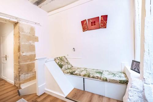 6 Guests Flat in heart of Paris - Pompidou - image 2