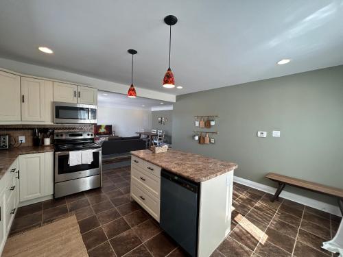 Family-Friendly 3-Bedroom Getaway in Golden in Welland