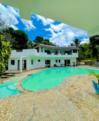 Басейн, Hotel Ocean Beach Sakatia in Nosy Be