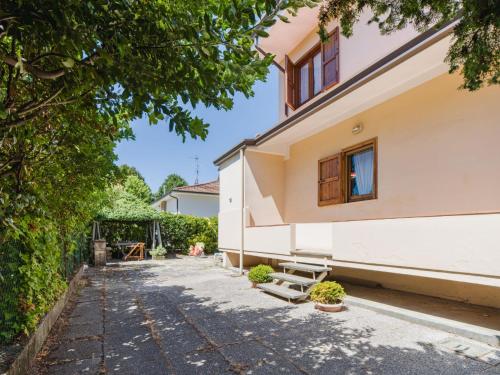 Holiday Home Casa Claudia by Interhome in 麗都迪卡馬約雷