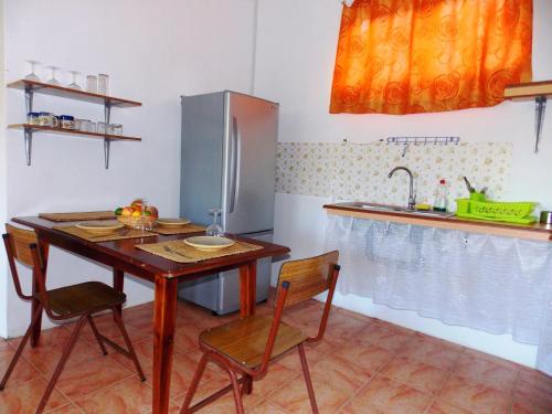 مطبخ, دار ضيافة لو ماكوا (Le Macoua Guest House) in Pointe Coton