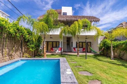 4 by 4 means 8 is great in San Pancho