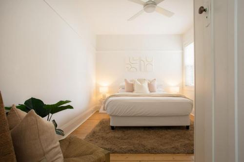Spacious 3BR garden apartment free parking - image 13
