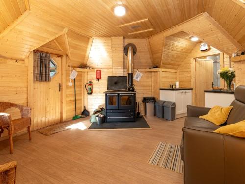 Chalet Hazel Bothy by Interhome in Ебойн