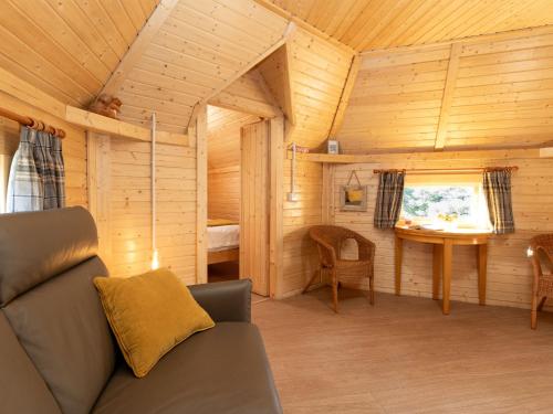 Chalet Hazel Bothy by Interhome in Ебойн