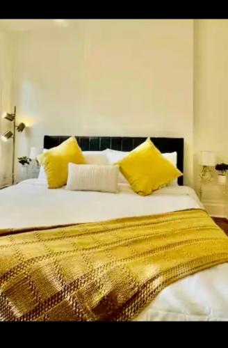 Very comfortable 2 bdrm Condo in French Quarters