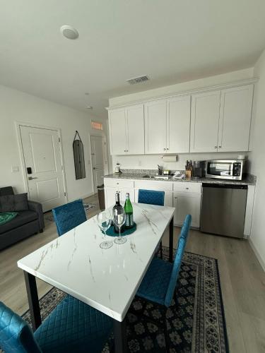 Konyha, Private Guest Suite - Shows and Hard Rock in Linda (CA)