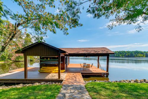. Hyco Lake Escape w/ Deck & Dock: Families Welcome!