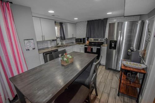 Fun and Affordable Dual Bedroom Lower Unit in Vibrant Denver