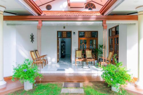 Serenity Villa in Makandura