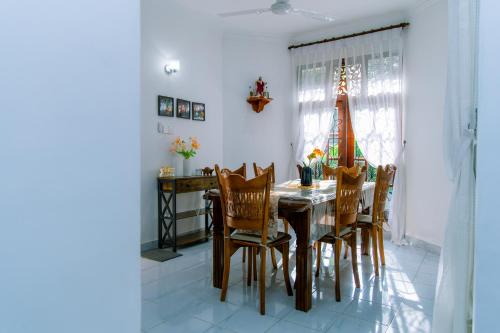 Serenity Villa in Makandura