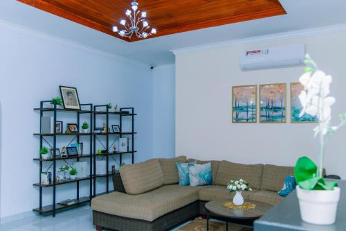 Serenity Villa in Makandura