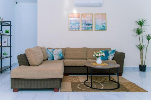 Serenity Villa in Makandura