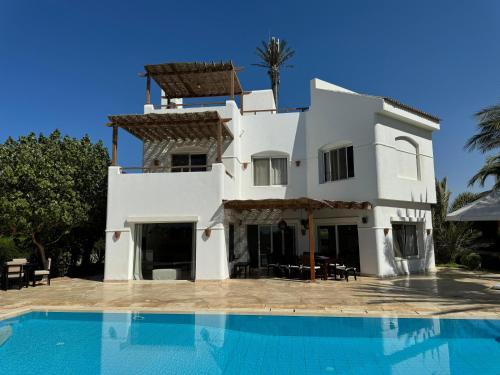Villa with 5 bedrooms & 4 bathrooms - private heated pool - Hurghada