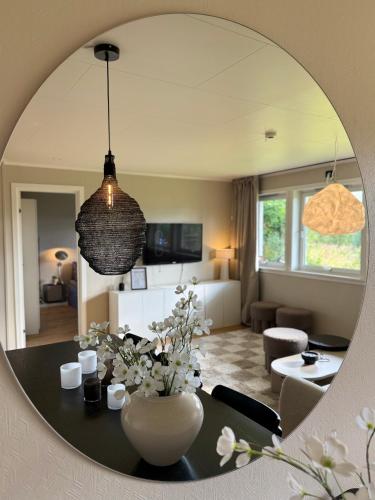 Stor leilighet nær flyplass, buss og natur in 科瓦洛斯勒塔