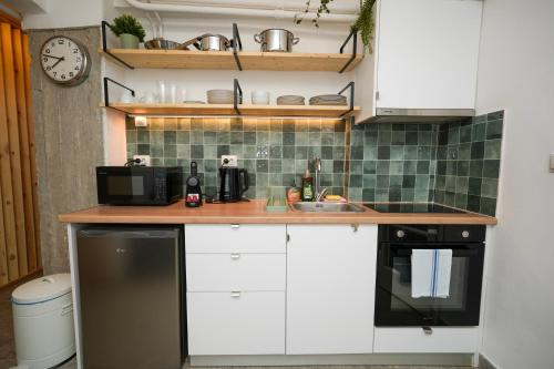 The Extravagant studio in Pagkrati Near Stadium - image 4