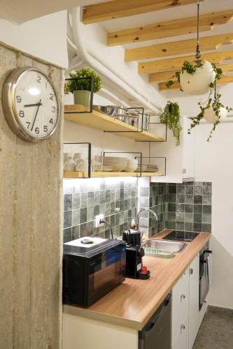 The Extravagant studio in Pagkrati Near Stadium - image 11