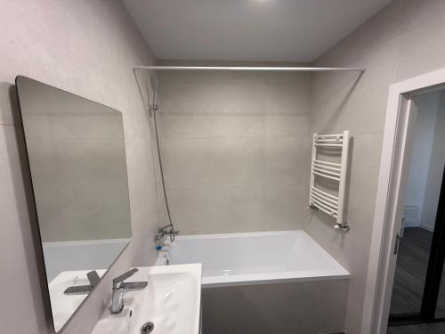 Modern, great city-forest view apartment, Chişinău (Foto 3)