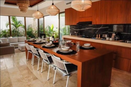 Stunning 4BR Tropical Chic Villa with Private Pool Garden & Modern Comforts