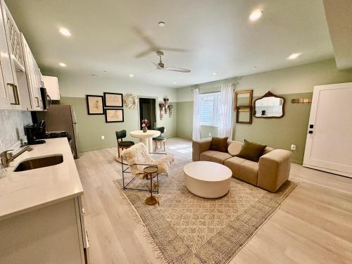 CUTE 1 BR Basement Apt Near Shops, Park in 海厄茨維爾