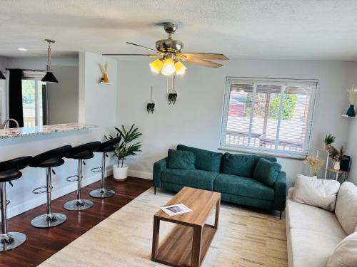 3BR with Pool near Kennywood, Pittsburgh in West Mifflin (PA)