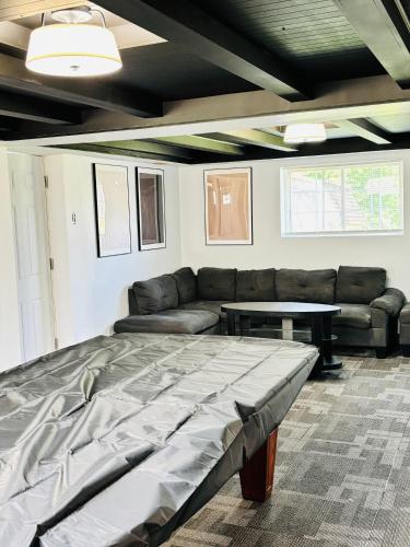 3BR with Pool near Kennywood, Pittsburgh in West Mifflin (PA)