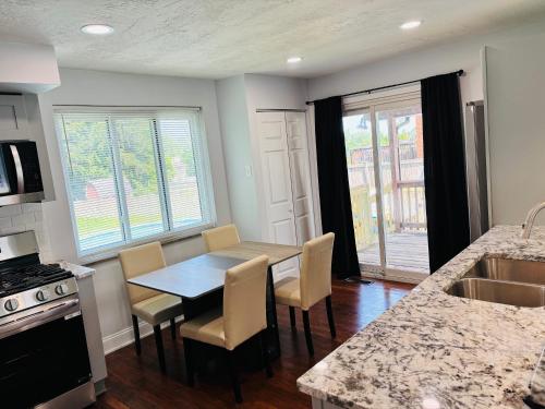 3BR with Pool near Kennywood, Pittsburgh in West Mifflin (PA)