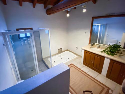 Malinalco Country House with Pool and Paddle Court in Malinalco