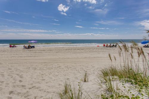 Direct Beach Access! Walkable Condo on Ocean Blvd