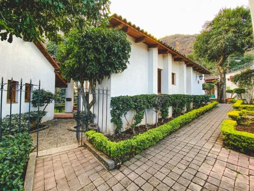 Malinalco Country House with Pool and Paddle Court in Malinalco
