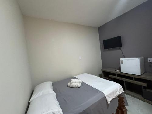 1 double bed, 1 twin bed