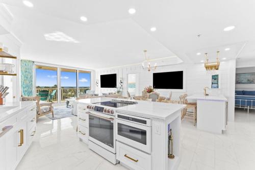 St Maarten at Silver Shells 0302 by Newman-Dailey