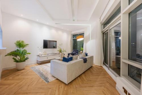 The Lofts Burj Khalifa View - image 12