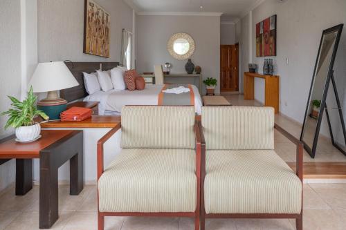 Villa Sol y Luna Ocean Front with Private Pool - image 2