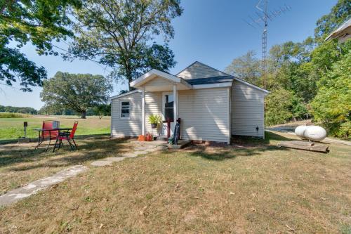 . 10 min to Elmarra River: Home w/ Fire Pit & Grill!