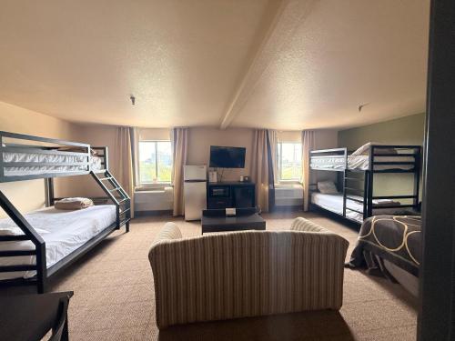 Super 8 by Wyndham Macon - image 10