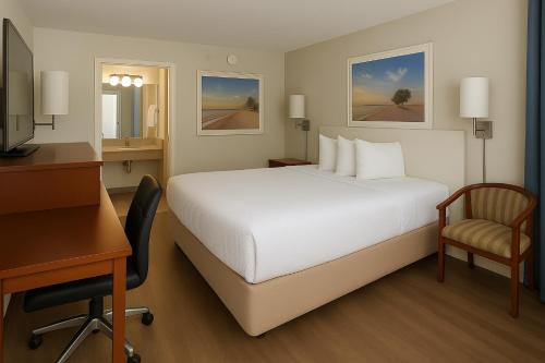Days Inn by Wyndham Bradenton I-75 in Bradenton, USA