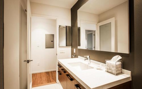 Prime Stays - Suite Elegance by MDR Marina & Venice - Pool, Hot Tub, Gym, Los Angeles (fotografie 3)