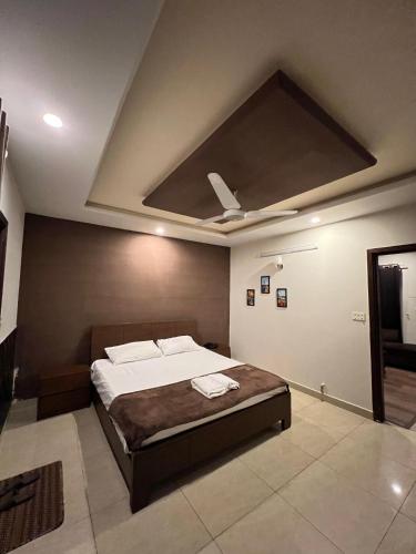 Cozy 1-Bed Apartment in Islamabad - Self Check-In, Kitchen & Balcony, Islamabad