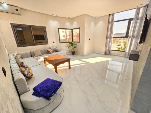 2 bedrooms, 5 beds