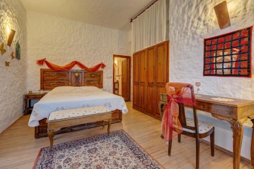 Lale Lodge Hotel Lale Lodge Hotel is perfectly located for both business and leisure guests in Cesme. Both business travelers and tourists can enjoy the hotels facilities and services. Service-minded staff will welco