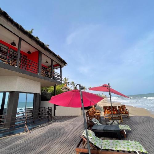 Shapes Beach House in Nyanyanu