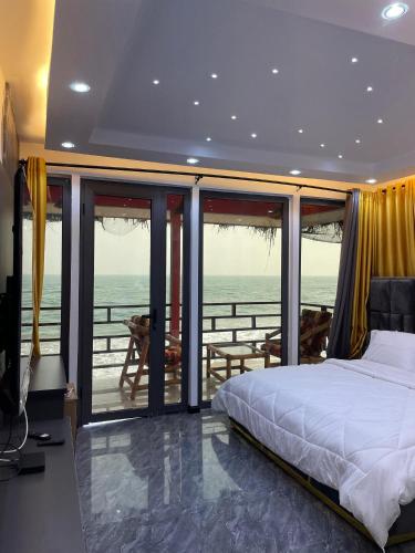 Shapes Beach House in Nyanyanu