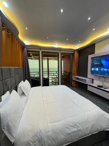 Shapes Beach House in Nyanyanu