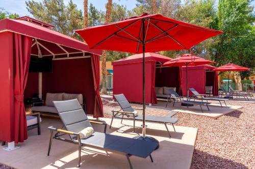 สระว่ายน้ำ, คาซาบลังกา โฮเต็ล แอนด์ กาสิโน (CasaBlanca Hotel and Casino) in เมสควิทเต