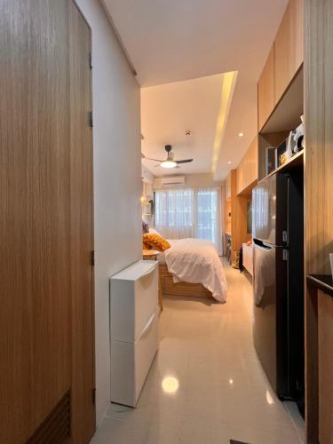 Condo Living at Shore with Parking, Манила