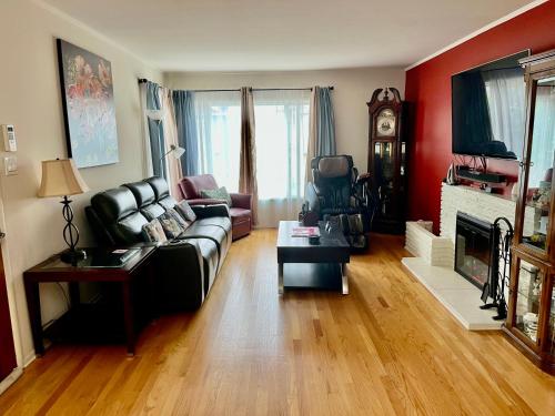 Shared lounge/TV area, 2 Bedroom House OR Private Studio near SF, SFSU and SFO near San Francisco Zoo