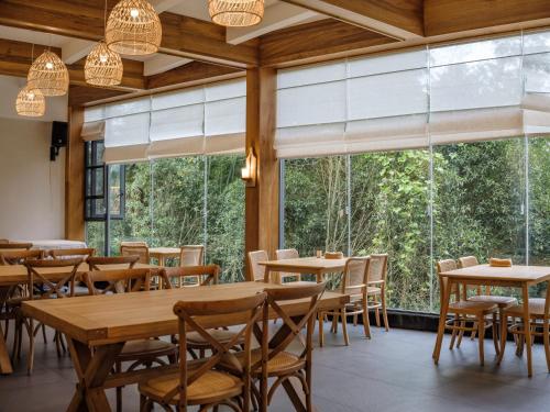 مطعم, Qingcheng Mountain Jiuxipo · Mountain Stream Bamboo Forest Private Hot Spring Homestay in Dujiangyan