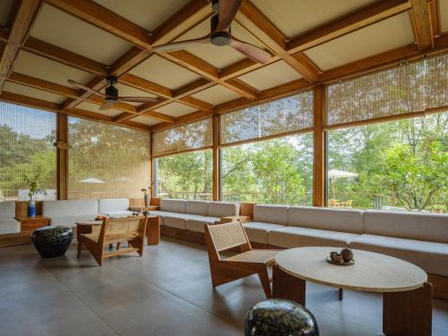 ردهة, Qingcheng Mountain Jiuxipo · Mountain Stream Bamboo Forest Private Hot Spring Homestay in Dujiangyan